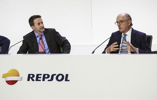Josu Jon Imaz, consejero delegado de Repsol, junto a Antonio Brufau, presidente de la petrolera.