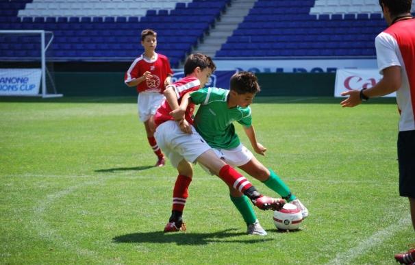 Jugar al fútbol amateur mejora el rendimiento académico de los niños