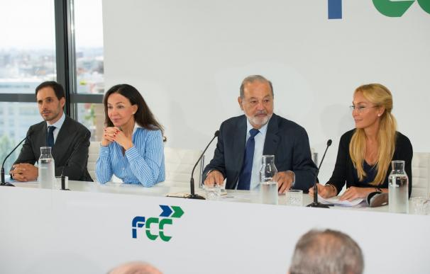 Carlos Slim junto a Esther Koplowitz y Esther Alcocer Koplowitz