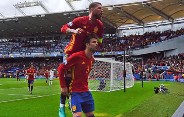 Ramos y Piqué se unen por España.