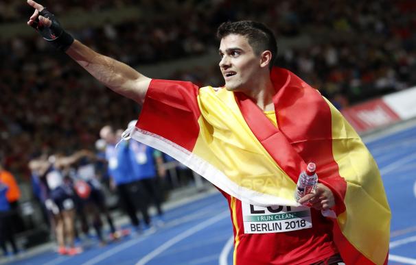 Bruno Hortelano celebra la medalla de bronce en el 4x400.