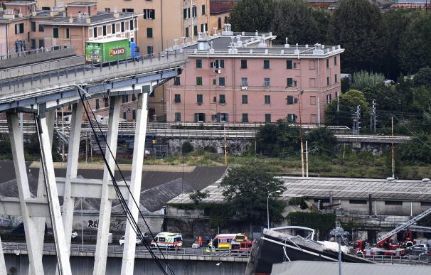Puente Morandi que colapsó el martes en la ciudad italiana de Génova. / EFE