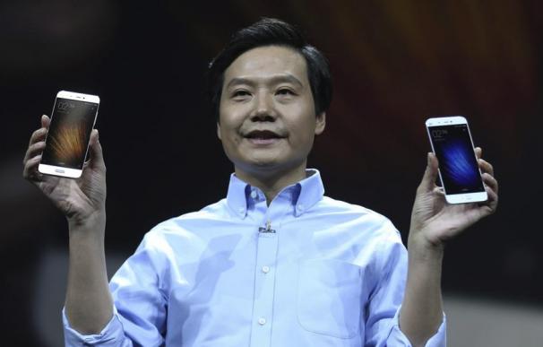 El director ejecutivo de Xiaomi , Lei Jun, en la presentación del Mi 5 en Pekín (EFE)