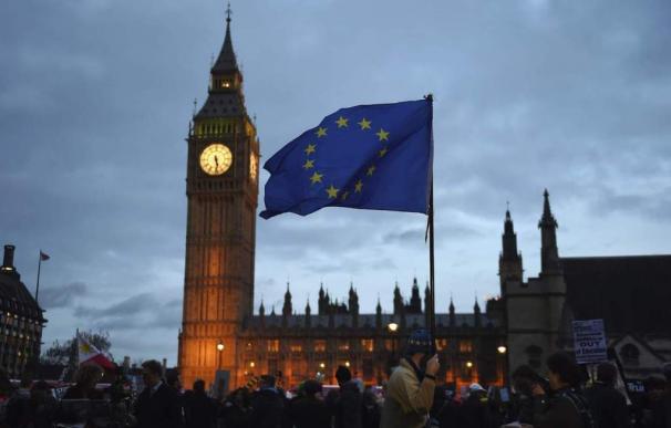 El Brexit sale caro: May se compromete a pagar el doble por dejar la UE