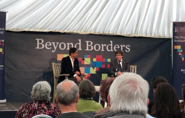 El expresidente Carles Puigdemont participa en el foro Beyond Borders