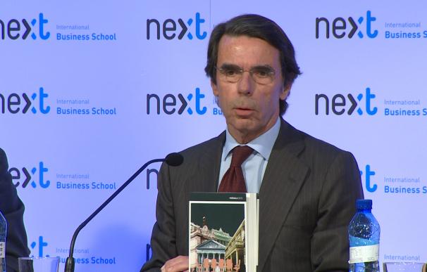 Aznar se ofrece para ayudar a unir el centro derecha