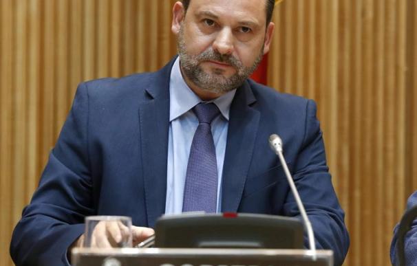 José Luis Ábalos, ministro de Fomento, comparece en el Congreso de los Diputados. / EFE