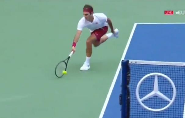 El momento en el que Federer devuelve una bola imposible a Kyrgios (Imagen: Eurosport)