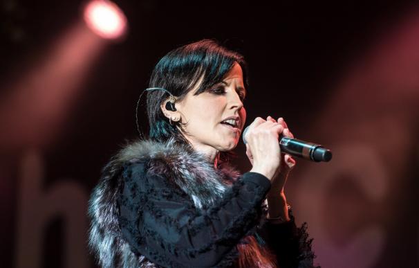 Imagen de archivo de la cantante del grupo musical The Cranberries, Dolores O'Riordan, durante una actuación del concierto en Breslavia, Polonia, el 1 de mayo de 2017. La cantante irlandesa ha fallecido hoy, 15 de enero de 2018, a los 46 años de edad. EF
