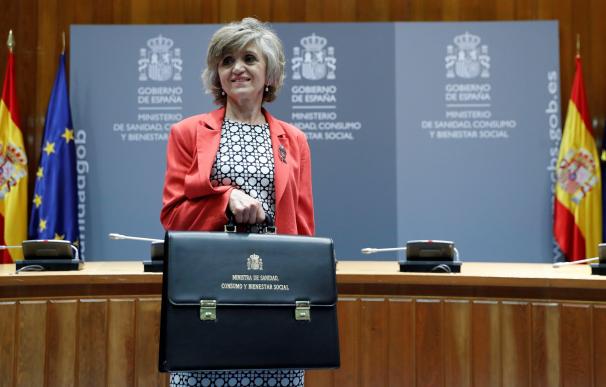 María Luisa Carcedo porta la cartera como ministra de Sanidad.