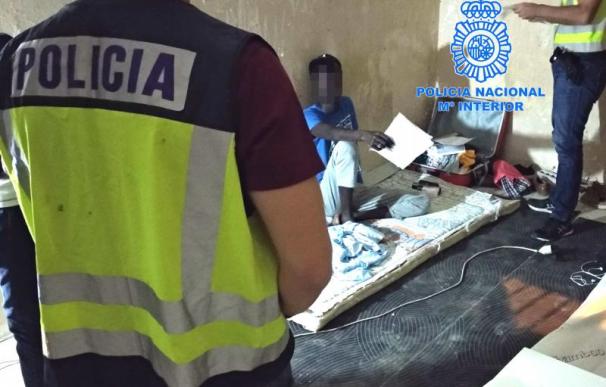 Imagen de la detención en Zaragoza del ciudadano senegalés acusado del envío de una patera a España / Foto: Policía Nacional