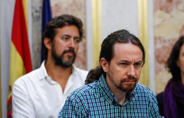 El secretario general de Podemos, Pablo Iglesias, durante la rueda de prensa ofrecida al término del pleno en el Congreso. EFE/Emilio Naranjo