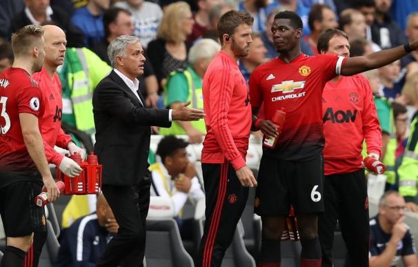 Jose Mourinho y Paul Pogba discutene en el Manchester United