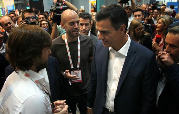 Sánchez junto al CEO de Cabify en la inaguración del South Summit.