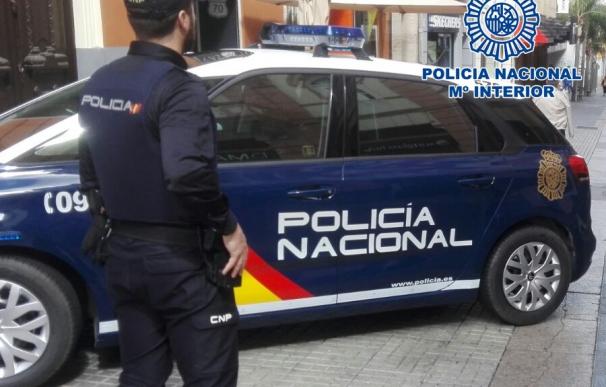 [Grupocanarias] Nota De Prensa "La Policía Nacional Detiene A 2 Hombres Por Un R