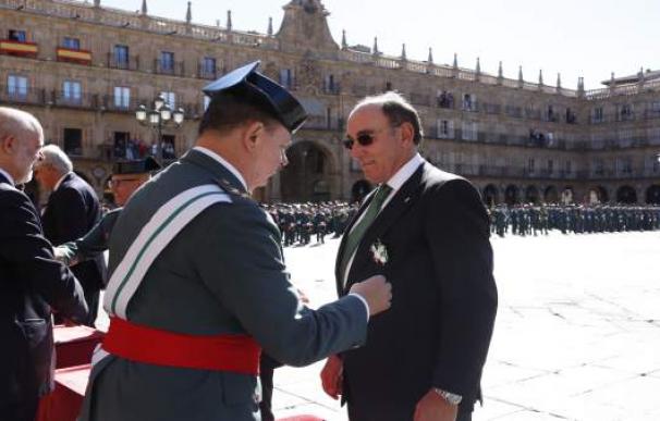 El presidente de Iberdrola, Ignacio Sánchez Galán, condecorado por la Guardia Civil.