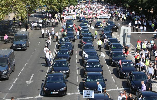 Manifestación de conductores de vehículos de alquiler con conductor (VTC) en Mad