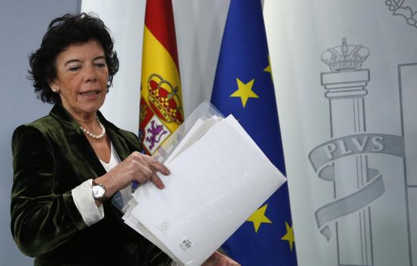 Isabel Celáa antes de comenzar la rueda de prensa posterior al Consejo de Ministros.