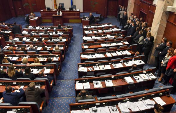 El Parlamento macedonio votó cambiar el nombre del país que se denominará oficialmente República de Macedonia del Norte según el acuerdo con Grecia. EFE / EPA / GEORGI LICOVSKI