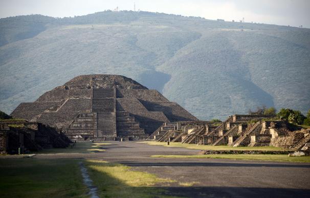 Descubren una cámara y un túnel bajo la Pirámide de la Luna de Teotihuacan