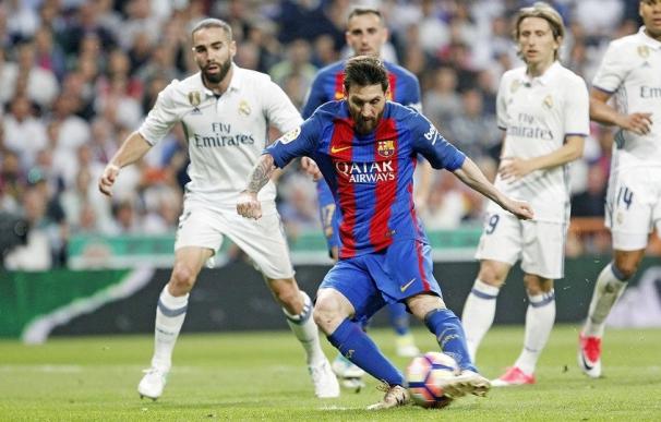 Messi y Carvajal en un Clásico entre Real Madrid y Barcelona
