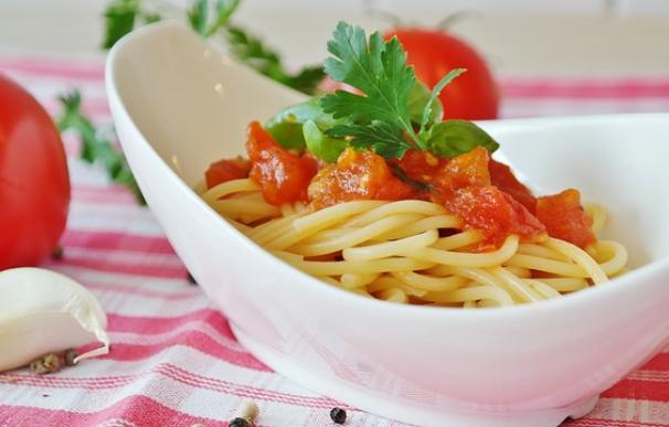 Fotografía de un plato de espaguetis.