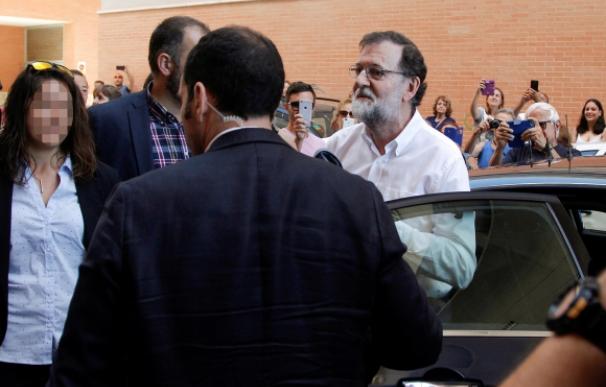 Rajoy el primer día de trabajo en el registro de Santa Pola