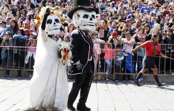 Desfile durante la fiesta del Día de Muertos en México (Foto: Turismo de México)
