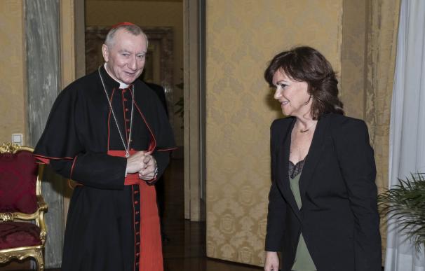 La vicepresidenta del Gobierno y el secretario de Estado del Vaticano en la Santa Sede.