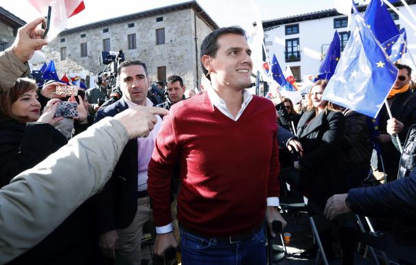 El presidente de Ciudadanos, Albert Rivera, a su llegada al acto de la iniciativa "España Ciudadana", impulsada por su partido (EFE/Villar López)