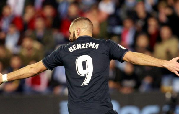El delantero francés del Real Madrid Karim Benzema, festeja un gol contra el Celta. EFE/Cabalar