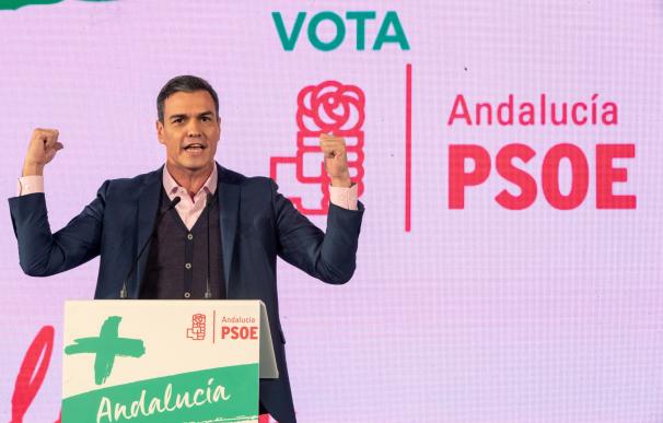El presidente del Gobierno, Pedro Sánchez, durante su participación en un acto de campaña electoral en apoyo a la candidatura de Susana Díaz. EFE/Román Ríos