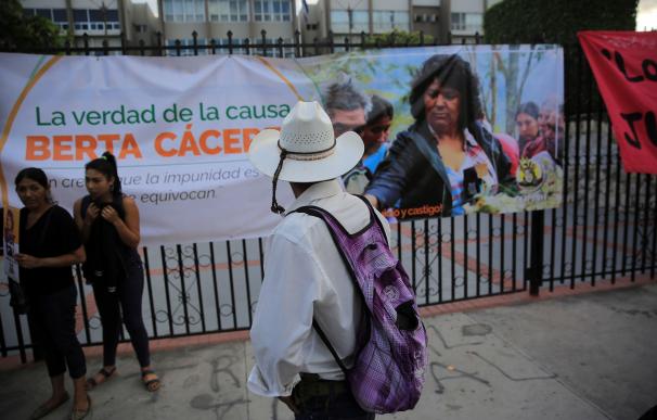 Condenan a 7 de 8 acusados por asesinato de ambientalista Berta Cáceres.