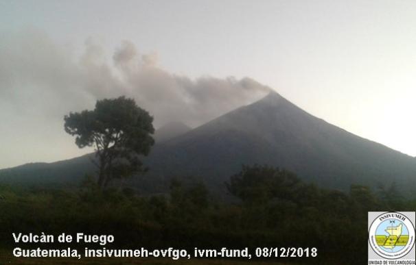 La columna de cenizas del Volcán de Fuego captada desde lejos (Foto: INSVUMEH)