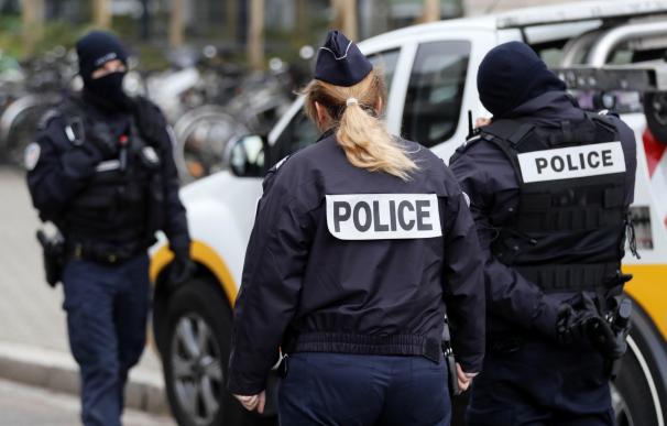 La policía de Estrasburgo ha logrado abatir al terrorista.