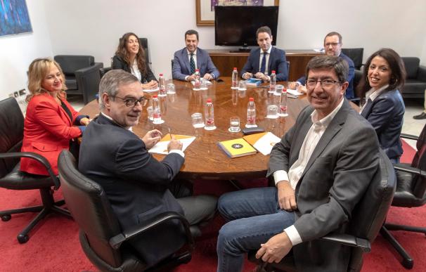 Cs y PP esperan llegar a un acuerdo para gobernar Andalucía.