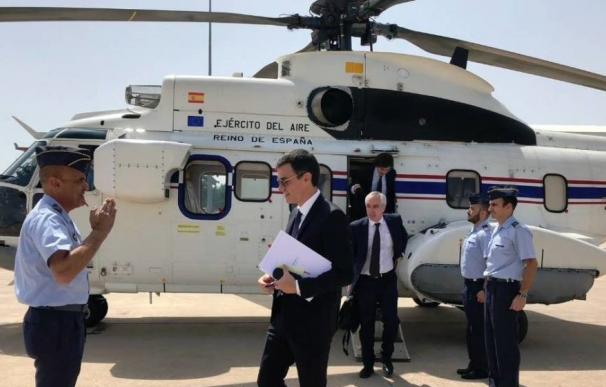 El presidente del Gobierno, Pedro Sánchez, en helicóptero