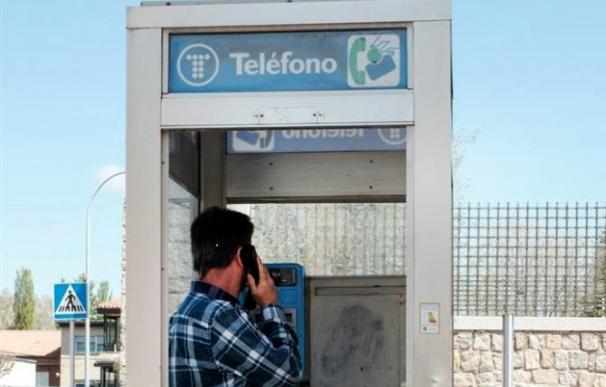Sánchez rectifica y salva, de momento, las cabinas telefónicas: seguirán en 2019
