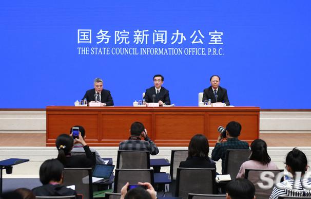 El vicepresidente del Tribunal Popular Supremo, al Presidente del Tribunal de Propiedad Intelectual, Luo Dongchuan, y al vicepresidente del Tribunal de Propiedad Intelectual, Wang Wei