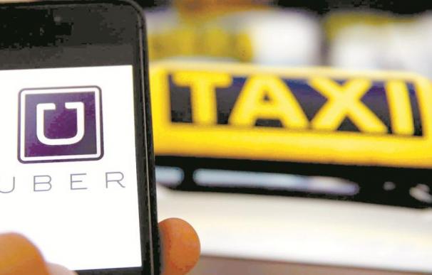 Uber y el taxi, un choque pendiente de solución. EFE