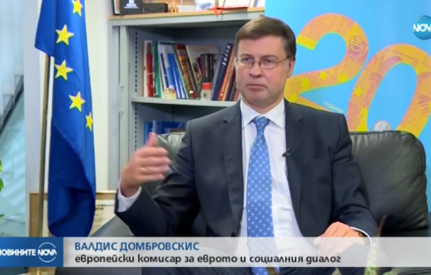 El comisario para la Moneda Única, Valdis Dombrovskis, en Nova TV