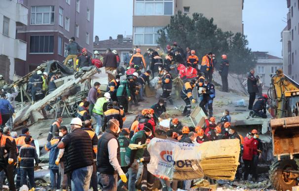 Derrumbe edificio Estambul