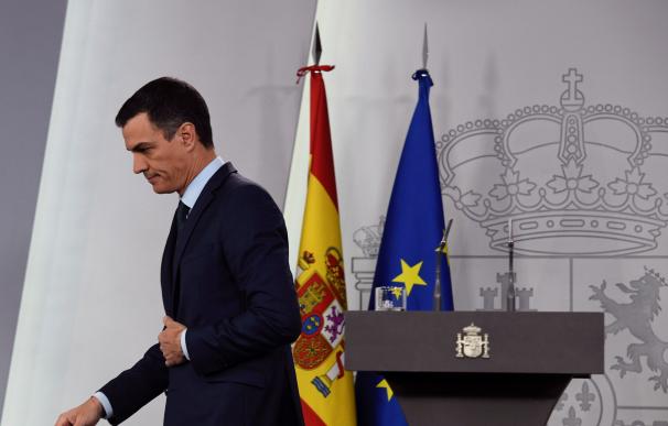 El presidente del Gobierno, Pedro Sánchez, tras la rueda de prensa ofrecida este sábado en el Palacio de la Moncloa (EFE)