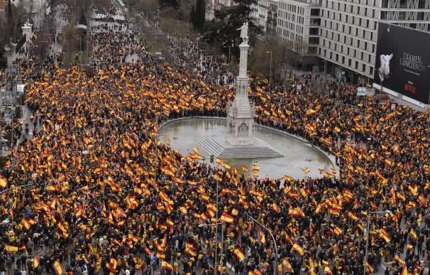 Concentración convocada por PP, Ciudadanos y VOX este domingo en la plaza de Colón de Madrid, en protesta por el diálogo de Pedro Sánchez con los independentistas catalanes y en demanda de elecciones generales. EFE/VICTOR LERENA