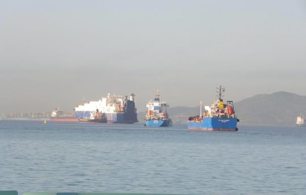 Buques gibraltareños supuestamente fondeados en aguas españolas