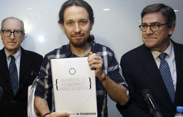 Pablo Iglesias, Juan Torres y Vicenç Navarro / EFE