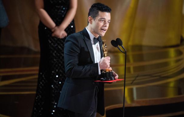El actor Rami Malek acepta el Óscar al mejor actor