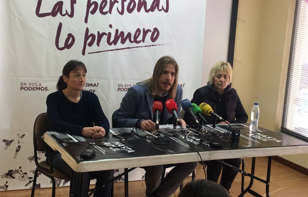 Pablo Fernández presenta a Pilar Baeza como candidata de Podemos a la alcaldía de Ávila