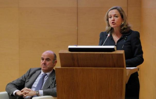 Luis de Guindos con la actual ministra de Economía, Nadia Calviño