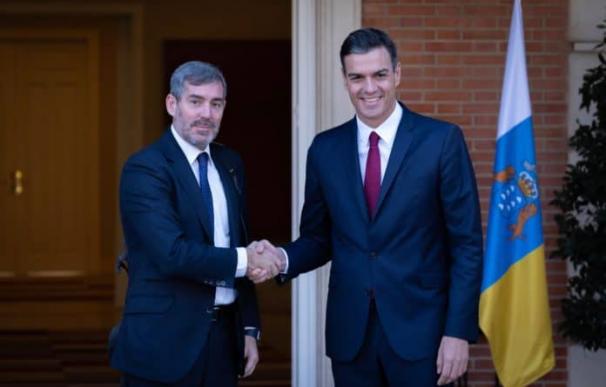Fotografía Pedro Sánchez y presidente Canarias / EFE